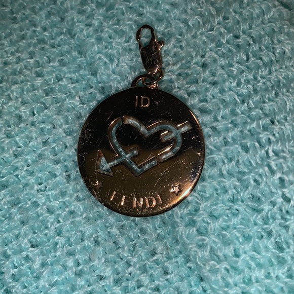 Fendi charm gold tone - Picture 4 of 4